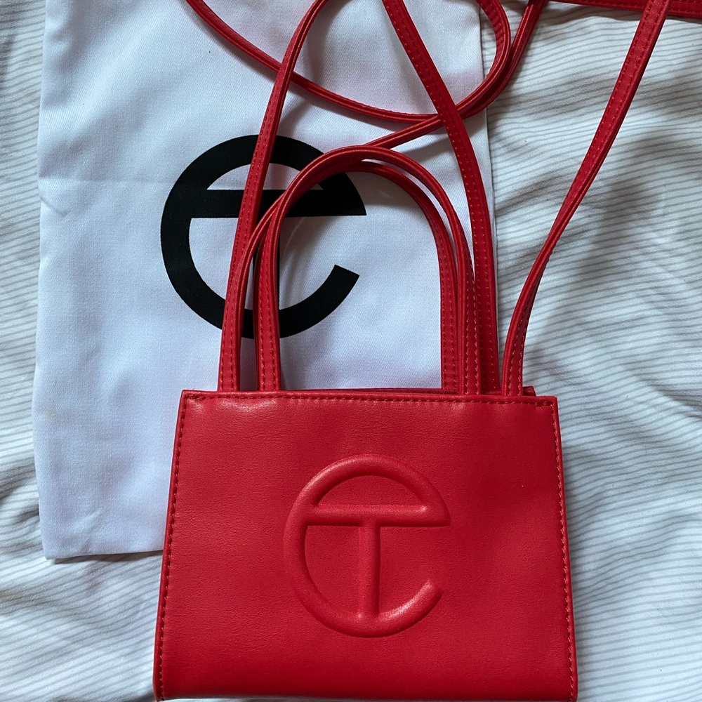 🚨SOLD🚨Authentic Red Telfar bag - Picture 4 of 5